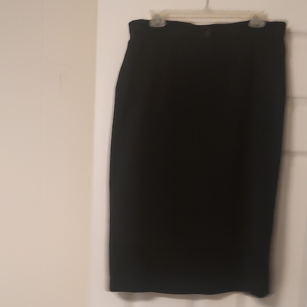 Sag Harbor Classic Black Pencil Skirt